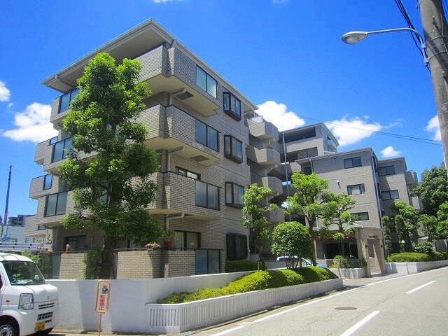 松島マンション・西緑丘の物件外観写真