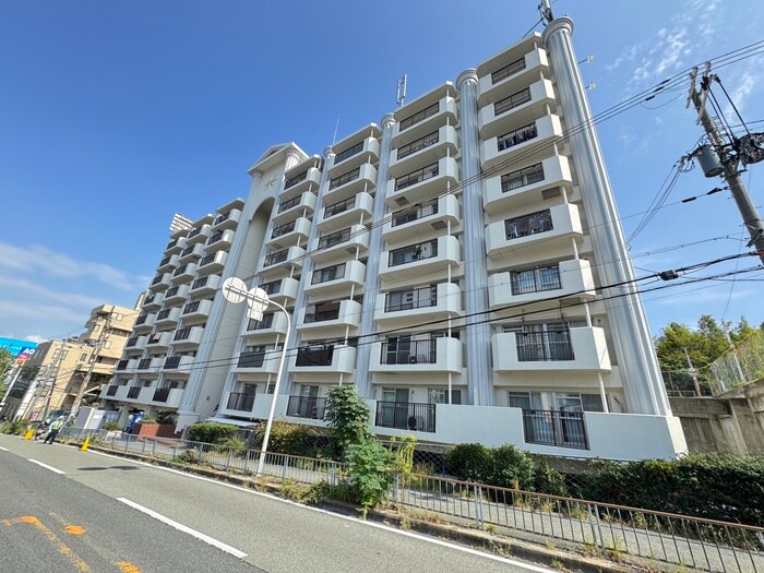 グリースシャトー桃山台の物件外観写真