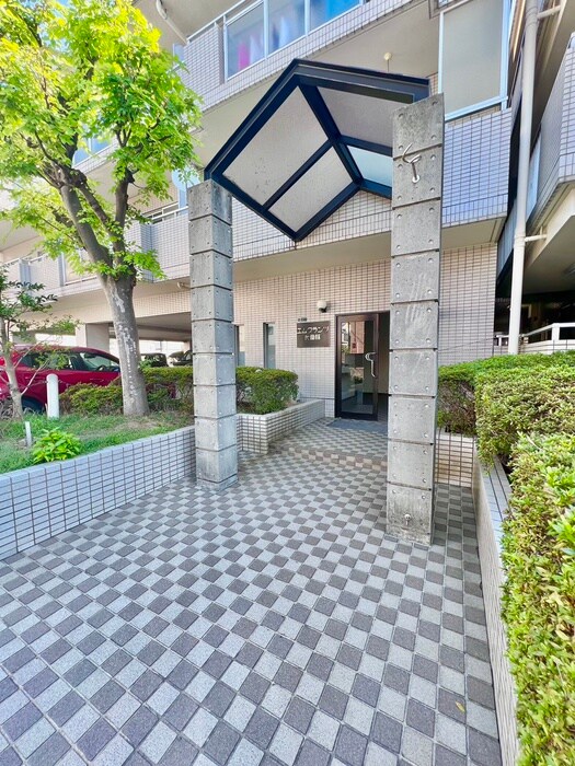エムグランツ弐番館の物件外観写真