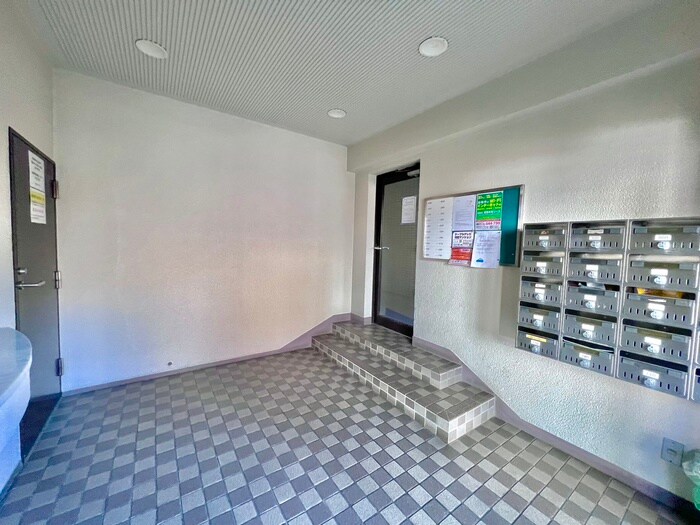 エムグランツ弐番館の物件外観写真