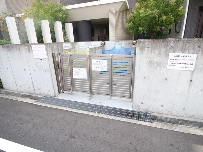 ウィスタリア三国の物件外観写真