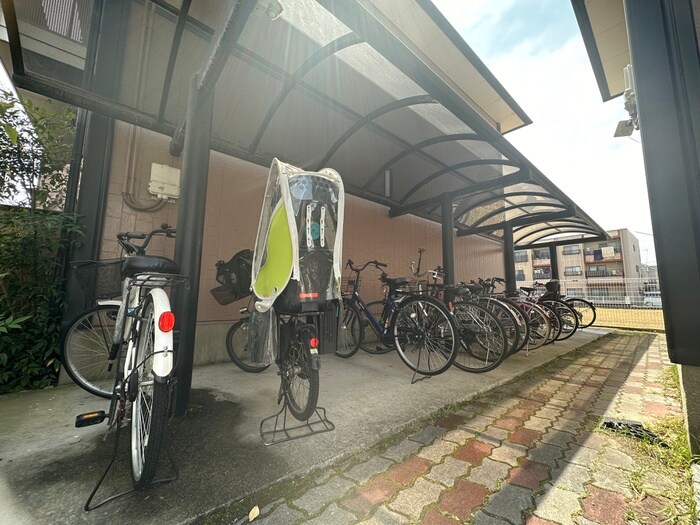 サンビレッヂ新和Ｂ棟の物件外観写真