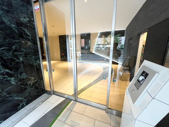 アドバンス江坂ラシュレの物件外観写真