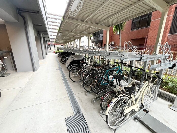 アドバンス江坂ラシュレの物件外観写真