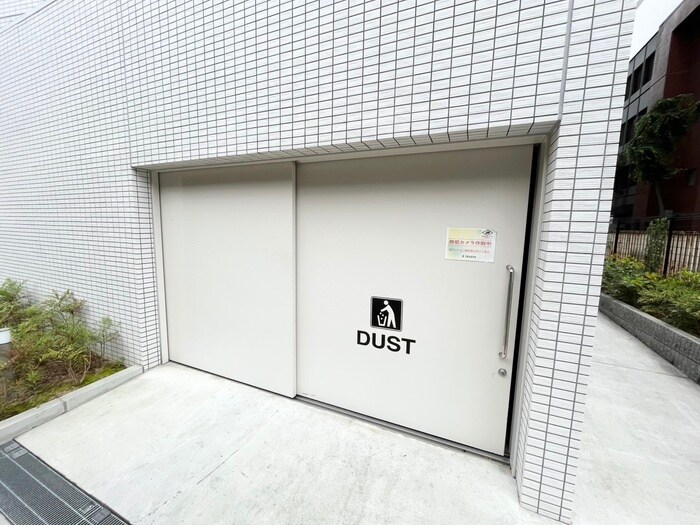 アドバンス江坂ラシュレの物件外観写真