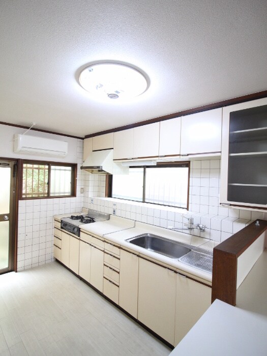 雲雀丘３丁目貸家の物件内観写真