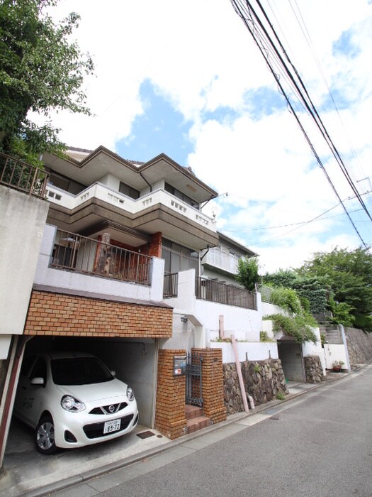 雲雀丘３丁目貸家の物件外観写真