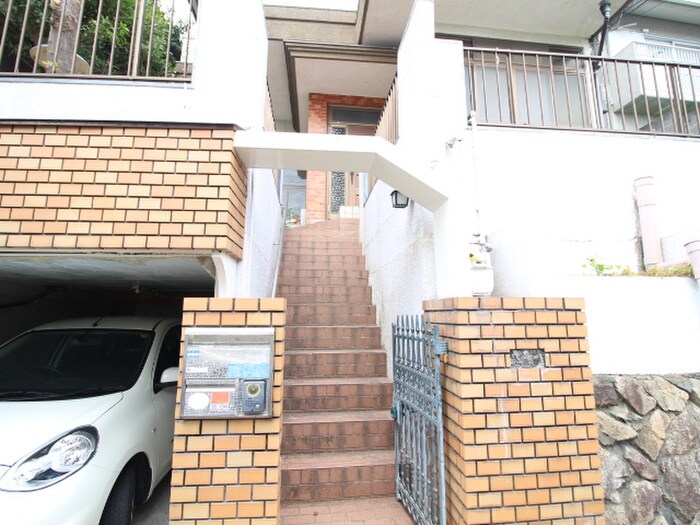 雲雀丘３丁目貸家の物件外観写真