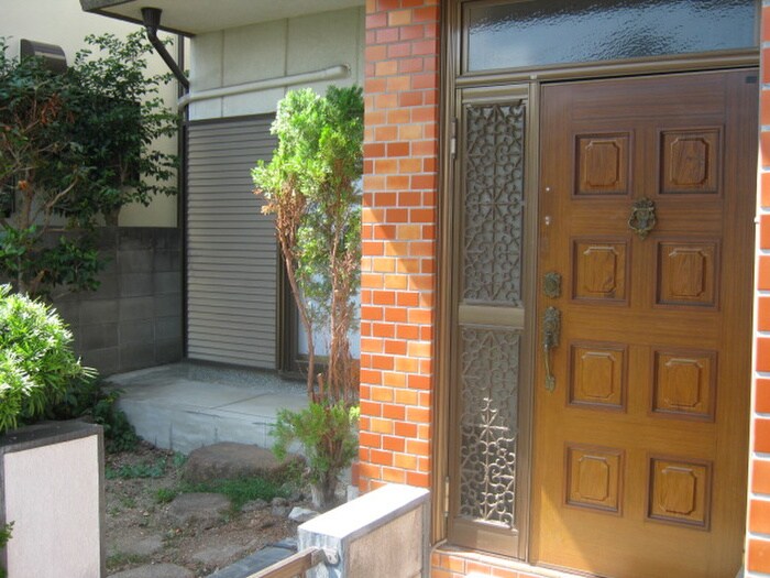 雲雀丘３丁目貸家の物件外観写真