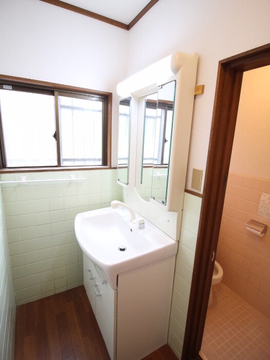 雲雀丘３丁目貸家の物件内観写真