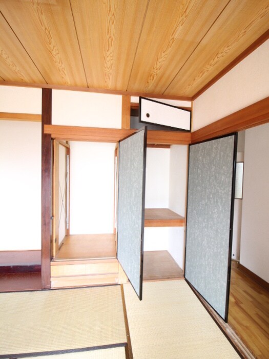 雲雀丘３丁目貸家の物件内観写真