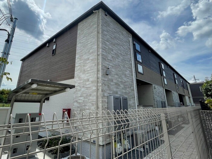 シュシュテラスの物件外観写真