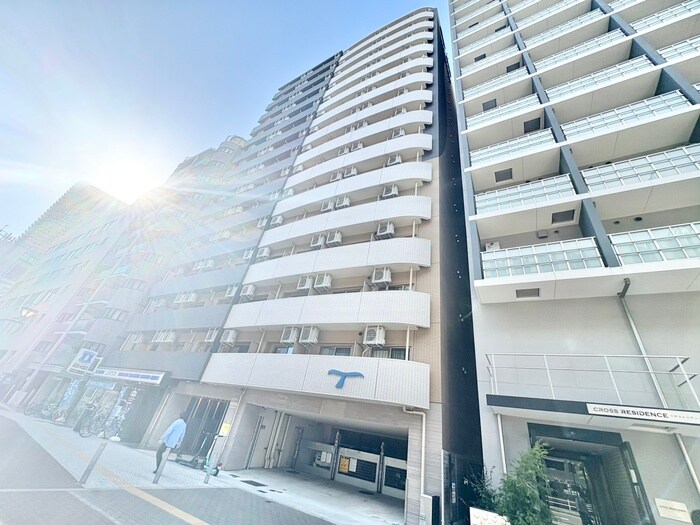 SERENiTE本町refletの物件外観写真