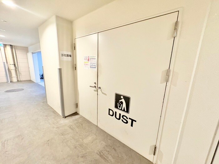 SERENiTE本町refletの物件外観写真