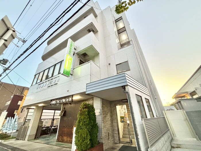 ラ・フィールの物件外観写真