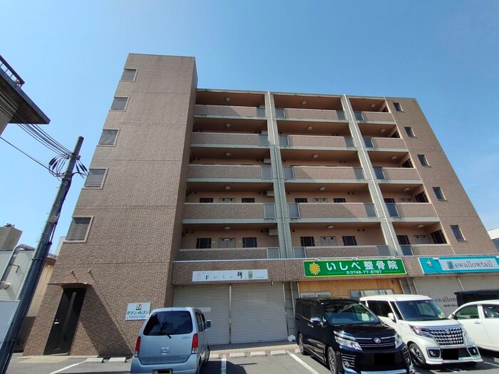 ロイヤルガ－デン弐番館の物件外観写真