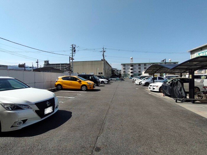 ロイヤルガ－デン弐番館の物件外観写真