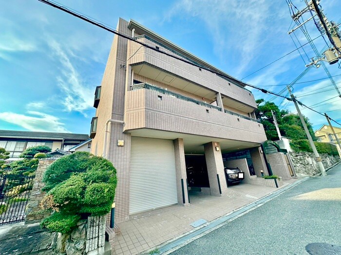 レジデンス燦の物件外観写真