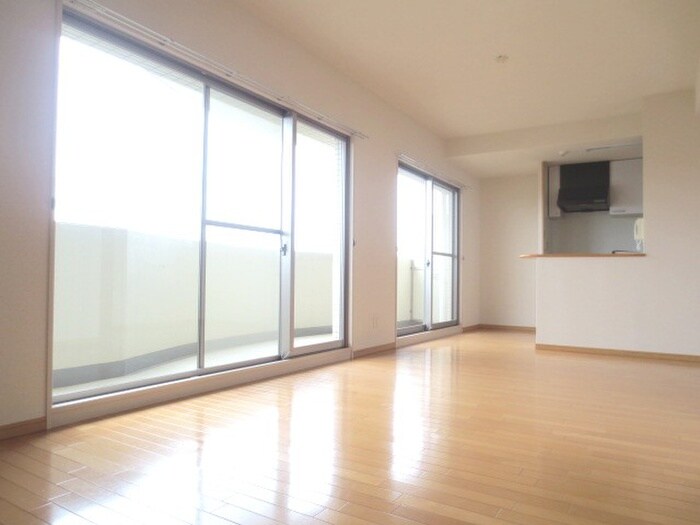 仁川リバ－サイドヒルズの物件内観写真