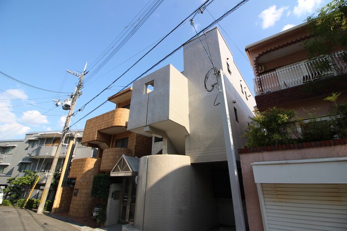 ロイヤルメゾン岡本Ⅲの物件外観写真