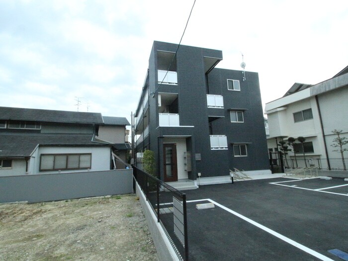 リブリ・マノアフォールズの物件外観写真