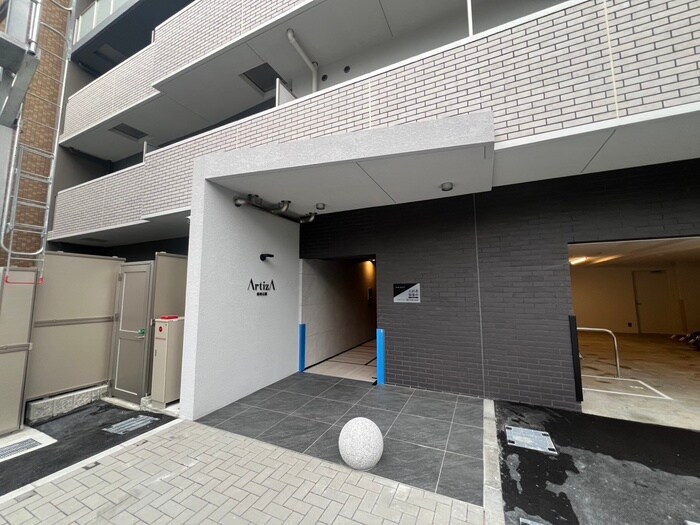 ArtizA緑地公園の物件外観写真