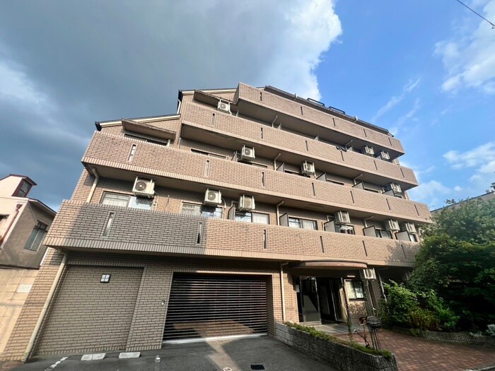 エルマ－ナ出町柳の物件外観写真