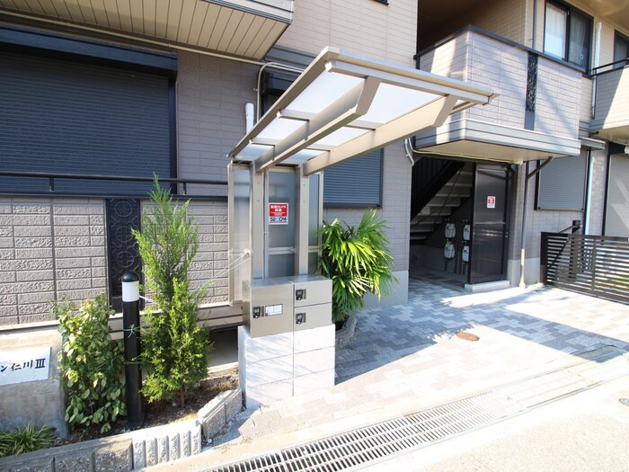 アビタシオン仁川Ⅲの物件外観写真