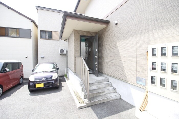 リマ－レ山科の物件外観写真