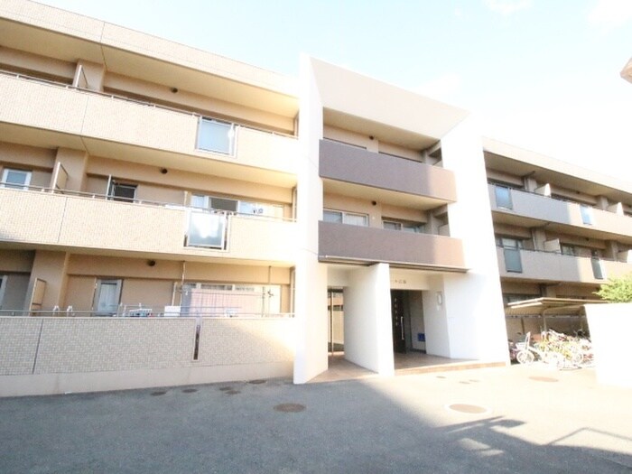 クローバー・ノース江坂の物件外観写真