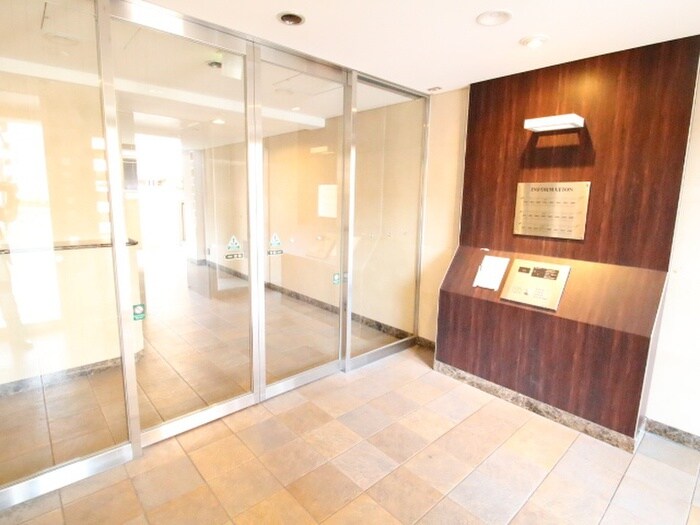 クローバー・ノース江坂の物件外観写真