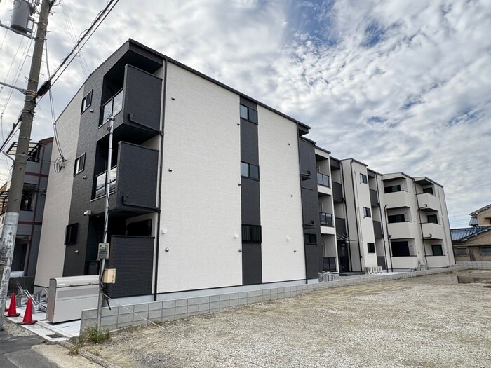 Ｄ ｐｏｒｔａ ｗｉｓｔｅｒｉａの物件外観写真