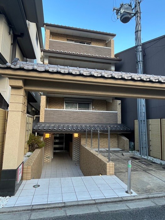 ジョバニ　フォ-リエの物件外観写真