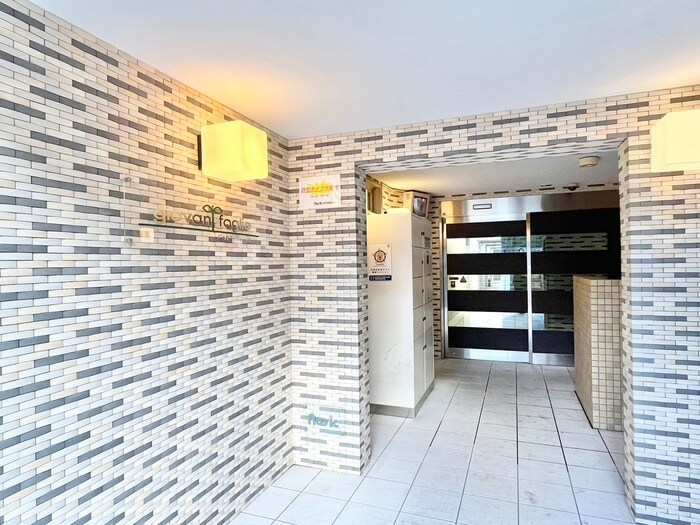 ジョバニ　フォ-リエの物件外観写真