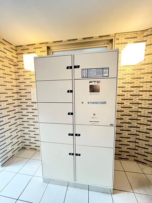 ジョバニ　フォ-リエの物件外観写真