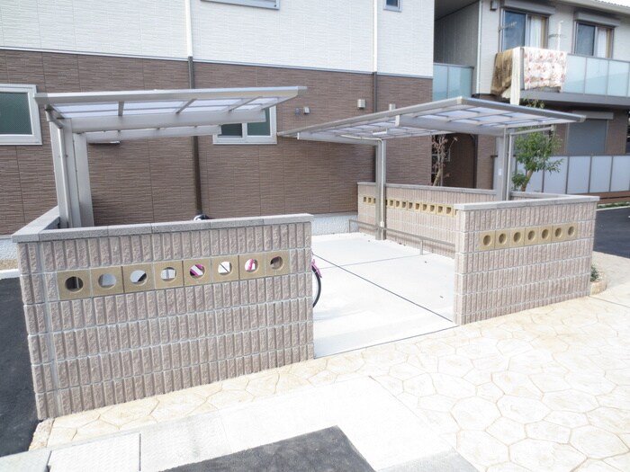 シャーメゾン嵯峨広沢の物件外観写真