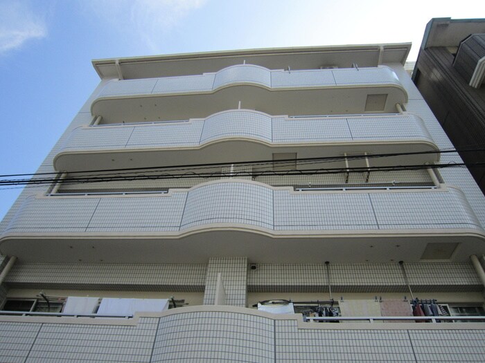 アドバンス松田の物件外観写真