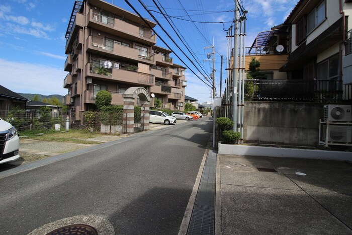 リヴァーレ待兼山(南側)の物件外観写真