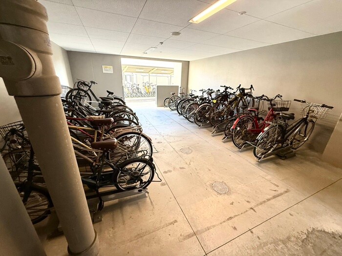 ｴｽﾘｰﾄﾞﾚｼﾞﾃﾞﾝｽ大阪WESTの物件外観写真