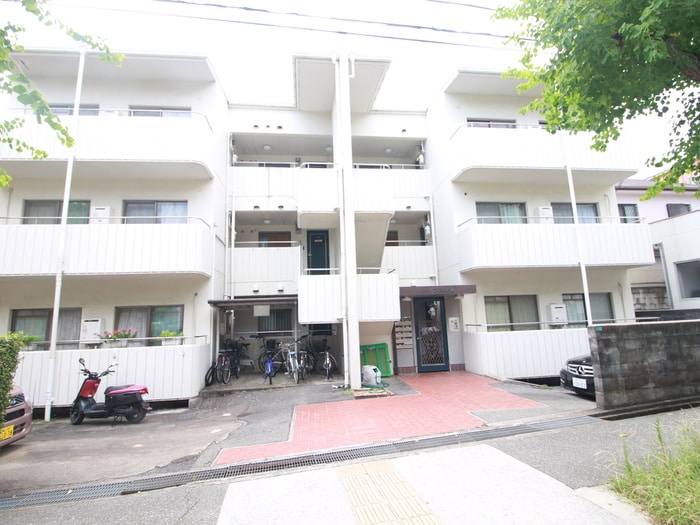 チャフル甲東の物件外観写真