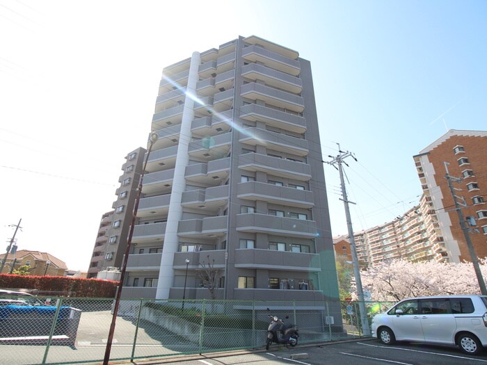 セラフ豊中向丘壱番館（702）の物件外観写真