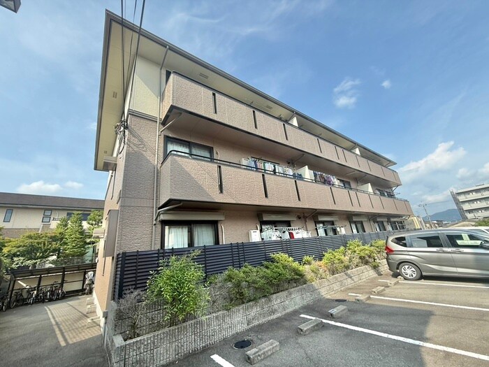 ハウゼ・ノインの物件外観写真