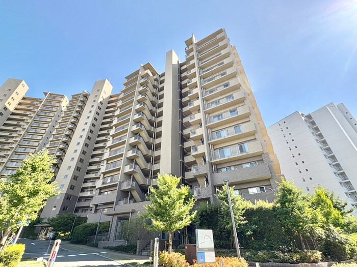 新千里桜ヶ丘ﾒｿﾞﾝｼﾃｨ壱番館(202)の物件外観写真