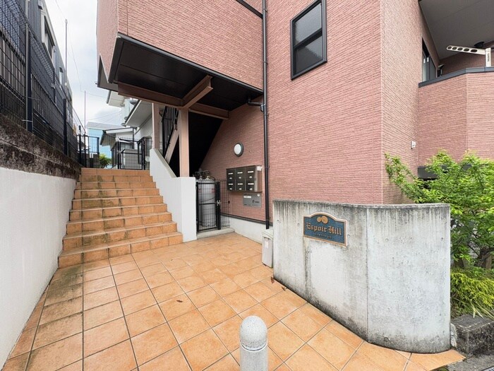 エスポワ－ルヒルの物件外観写真