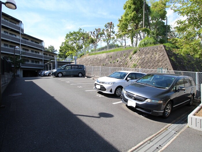 グランド・エム・ユ－の物件外観写真