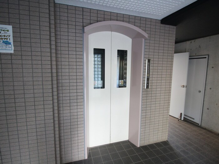 グランド・エム・ユ－の物件外観写真