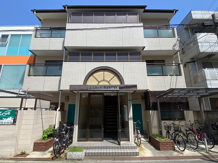 エスターテハクヤの物件外観写真