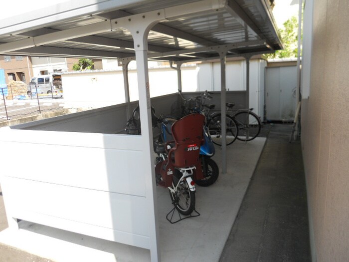 コ－ポ鼓滝Ａ棟Ｂ棟の物件外観写真