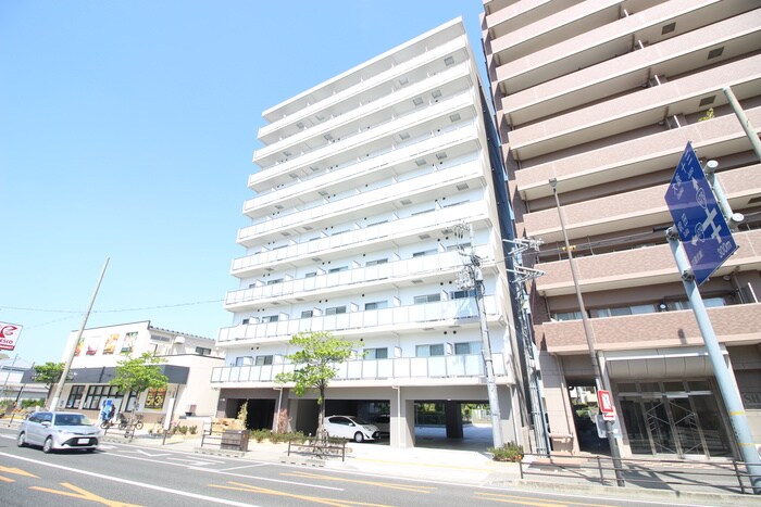 クローバー・メゾン服部の物件外観写真