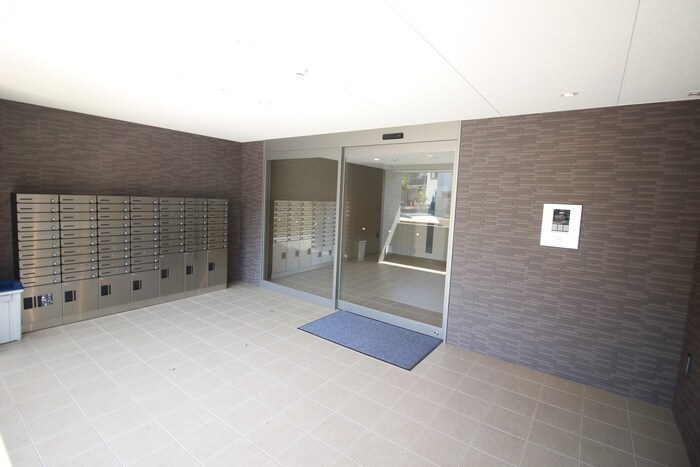 クローバー・メゾン服部の物件外観写真